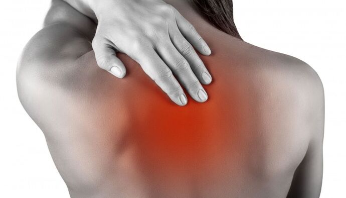 pijn tussen de schouderbladen met thoracale osteochondrose