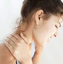 Cervicale osteochondrose leidt tot knijpen van zenuwen in de nek